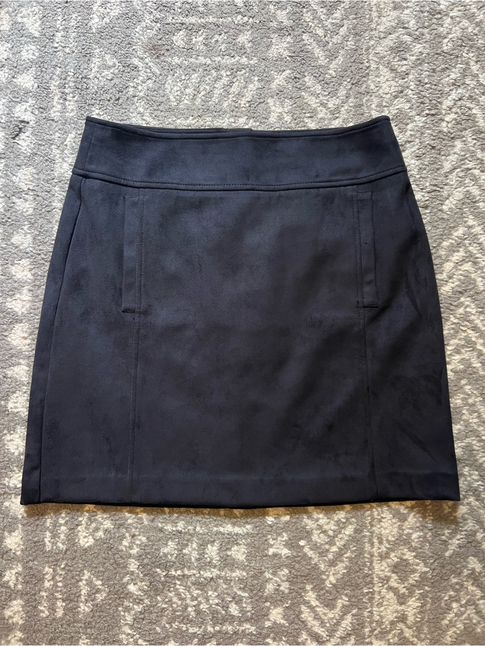 LOFT faux suede Black Mini Skirt with pockets size 6 (Q117)